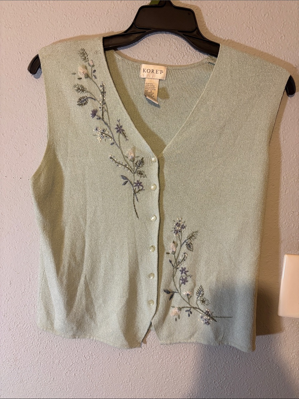 Koret Pale Green Sleeveless Embroidered Button Front Vest